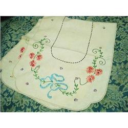 VICTORIAN STYLE EMBROIDERY - RUNNER #1937508