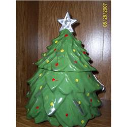 Beautiful McCoy Christmas Tree Cookie Jar #1940729