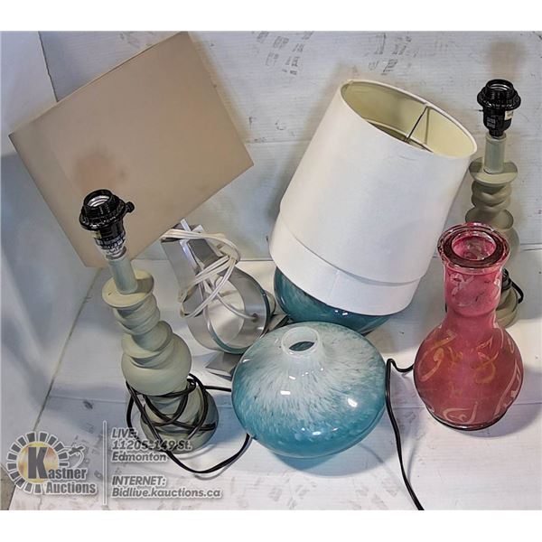 LARGE BOX WITH 3 DECORATIVE GLASS VASES AND