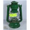 Image 1 : VINTAGE GREEN COAL OIL LAMP