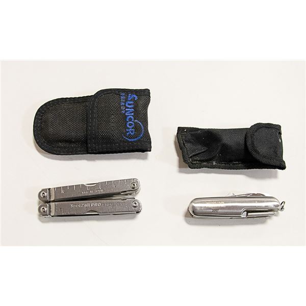 PAIR OF MULTI TOOLS IN BELT POUCHES