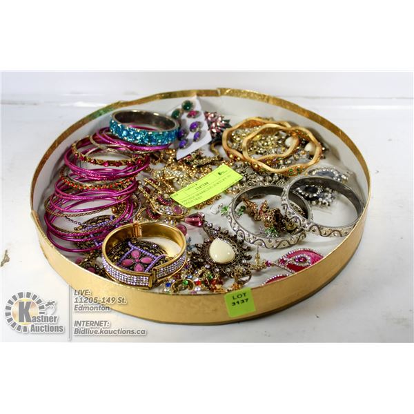 VINTAGE SPARKLING JEWELRY IN GOLD TRAY