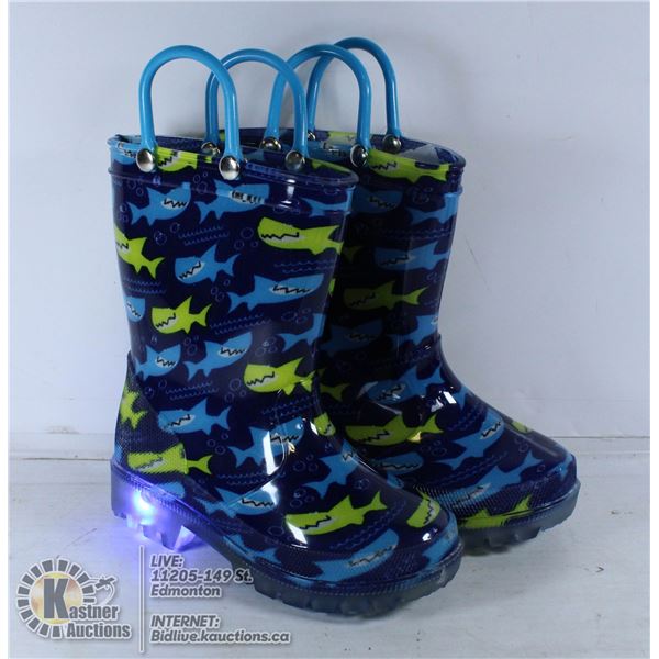 PAIR OF CHILDRENS SIZE 8 LIGHT UP RAIN BOOTS.