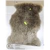Image 1 : LIGHT BROWN SHEEPSKIN RUG