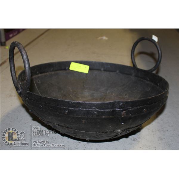 MIDEIVAL HAMMERED STUD IRON LARGE BOWL