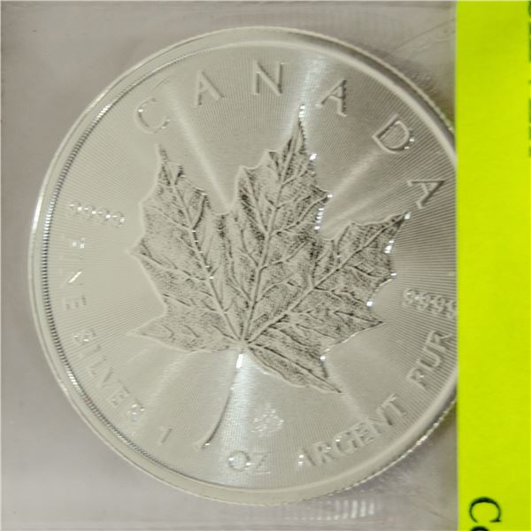 CANADIAN MAPLE LEAF ROUND SILVER