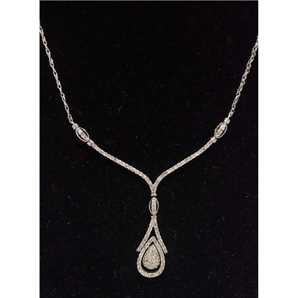10 KARAT WHITE GOLD DIAMOND NECKLACE.