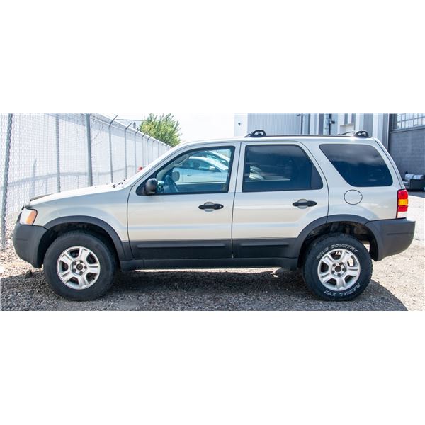 2004 FORD ESCAPE
