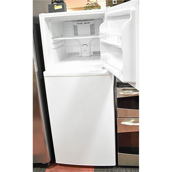 MOFFAT 24" 11.55 CU. FT. TOP FREEZER REFRIDGERATOR