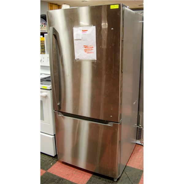 MOFFAT MOFFAT BOTTOM FREEZER REFRIDGERATOR