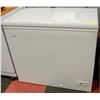 Image 1 : HOTPOINT 7.1 CU. FT. CHEST FREEZER MANUAL DEFROST