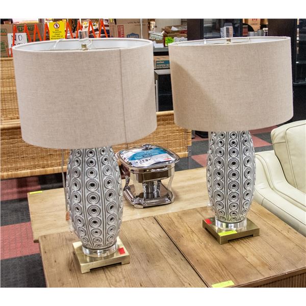 2 TABLE LAMPS BEIGE AND WHITE H-APPROX 28.5"