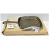 Image 1 : NEW 9" X 9" SQUARE CAST IRON GRIDDLE