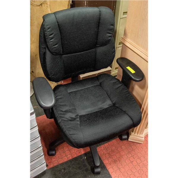 HIGH BACK OFFICE CHAIR,SWIVEL,ADJUSTABLE ON WHEELS