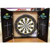 Image 3 : DARTBOARD AND 2 SETS OF DARTS