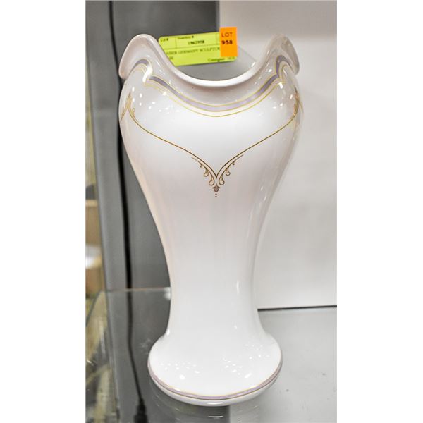 KAISER GERMAN SCULPTURED VASE