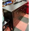 Image 2 : BLACK DRESSER W/ 8 DRAWERS APPROX H-37.5"