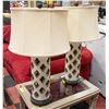 Image 1 : WHITE TABLE LAMPS WITH BEIGE