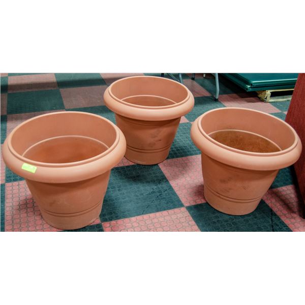 "GROSSFLEX" EXTRA LARGE PLANT POTS- 21" X 20"-
