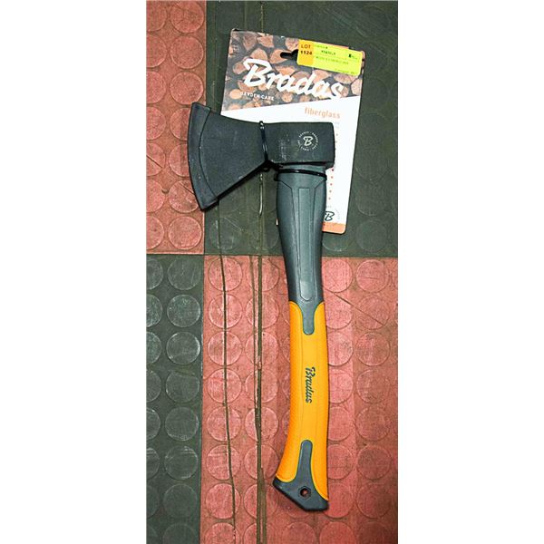 HATCHET WITH A FIBERGLASS HANDLE