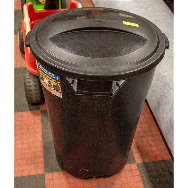 NEW 32 GALLON GARBAGE BIN