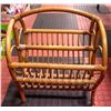 Image 1 : VINTAGE WICKER RATTAN MAGAZINE HOLDER
