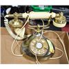 Image 1 : VINTAGE STYLE TELEPHONE