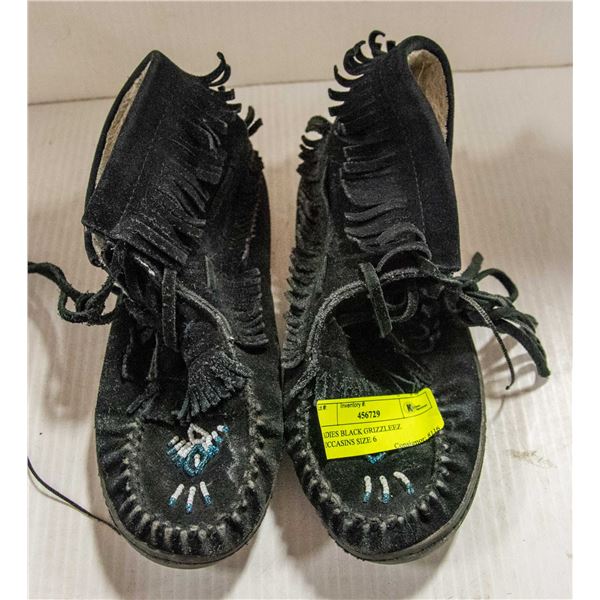 LADIES BLACK GRIZZLEEZ MOCCASINS SIZE 6