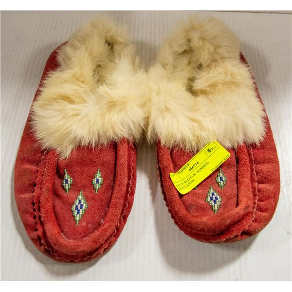 SIZE 8 RED FUR TRIMMED MOCCASINS