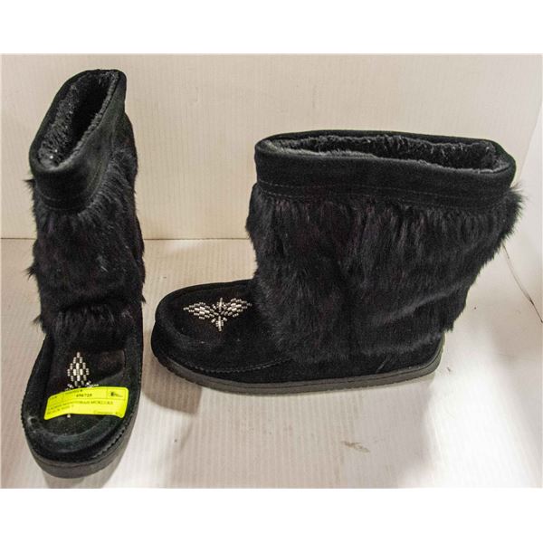 LADIES MANITOBAH MUKLUKS BLACK SIZE 7