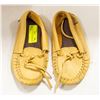 Image 1 : LAURENTIAN CHIEF LEATHER SIZE 4 MOCCASINS