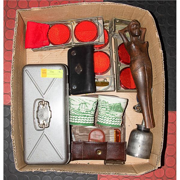 FLAT OF VINTAGE MEN'S STUFF