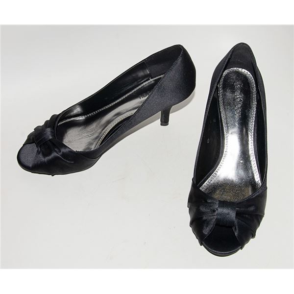 LE CHATEAU SZ 9 BLACK PEEP TOE SHOE