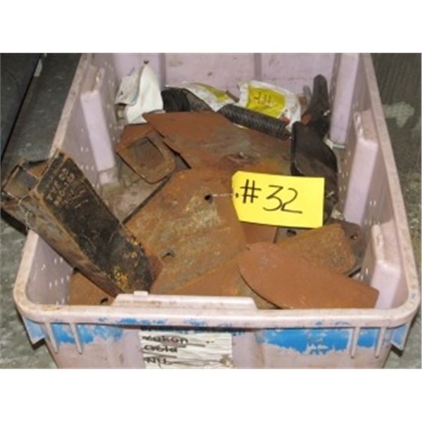 BACKHOE BUCKET TEETH & PARTS