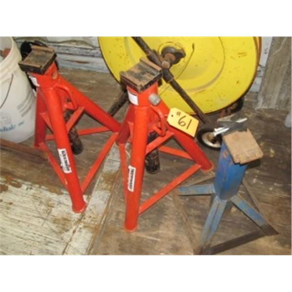 3 JACK STANDS (2 ARE WESTWARD)