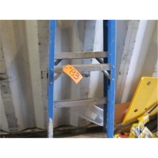 4' FIBREGLASS LADDER