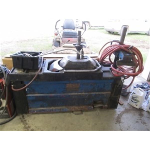 TIRE MACHINE C/W AIR HOSE, NOZZLES & FITTINGS