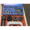 Image 1 : BEARING DRIVER, ORGANIZER, WESTWARD 1/4" - 42 PIECE SOCKET SET