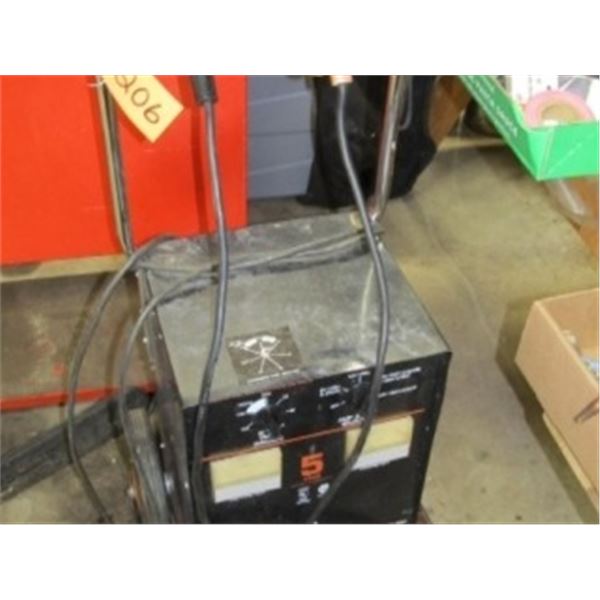 SOLAR BOOSTER CHARGER