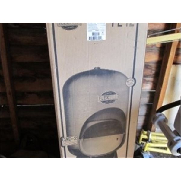 35 GALLON PRESSURE TANK IN BOX
