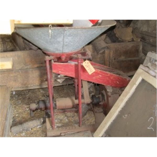 COUTTS GRAIN CRUSHER