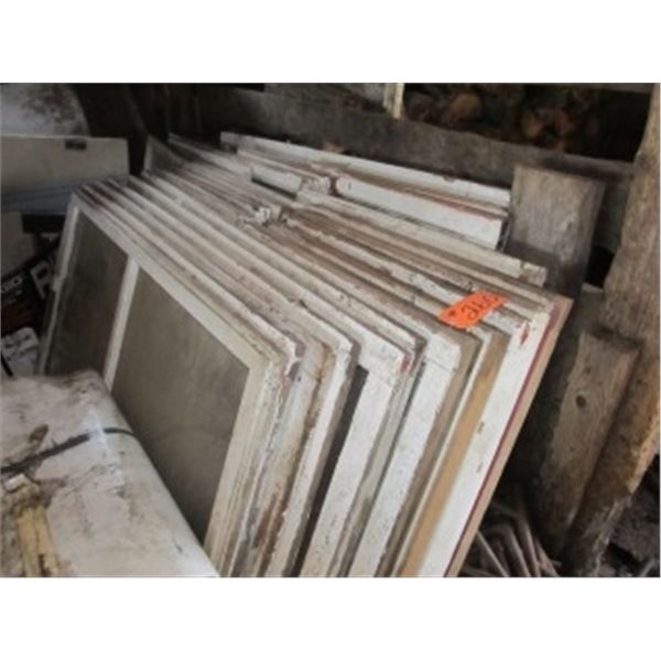 APPROX 25 WOOD PANED WINDOWS (ALL FOR ONE MONEY)
