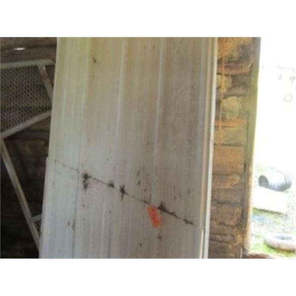 APPROX 20 SHEETS OF USED WHITE METAL SIDING (APPROX 8') (ALL FOR ONE MONEY)