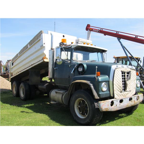 1977 FORD 9000 TANDEM AXLE GRAVEL TRUCK