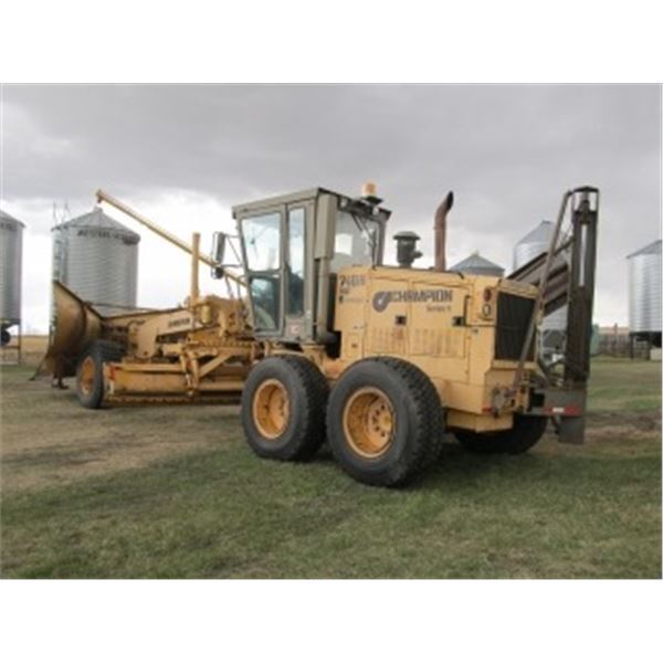 CHAMPION 740A VHP SERIES 5 GRADER 14' MOLD BOARD