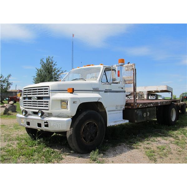 1981 FORD 800 SINGLE AXLE DECK TRUCK