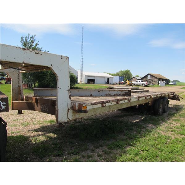 1977 APPROX 30' UNIVISION SLIDING AXLE 5TH WHEEL TRAILER C/W FOLD DOWN RAMPS