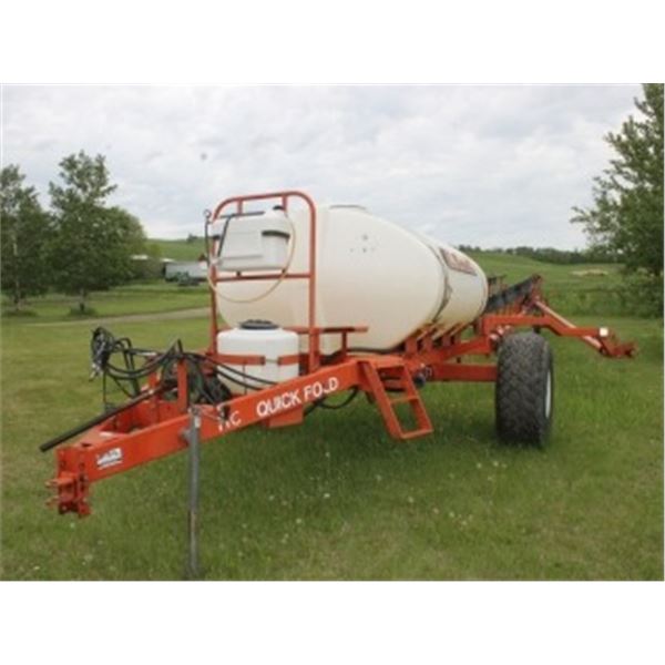 BRANDT 80' SPRAYER C/W 3800 LITRE POLY TANK
