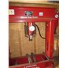 Image 2 : CAROLINA 55 TONNE HYDRAULIC PRESS