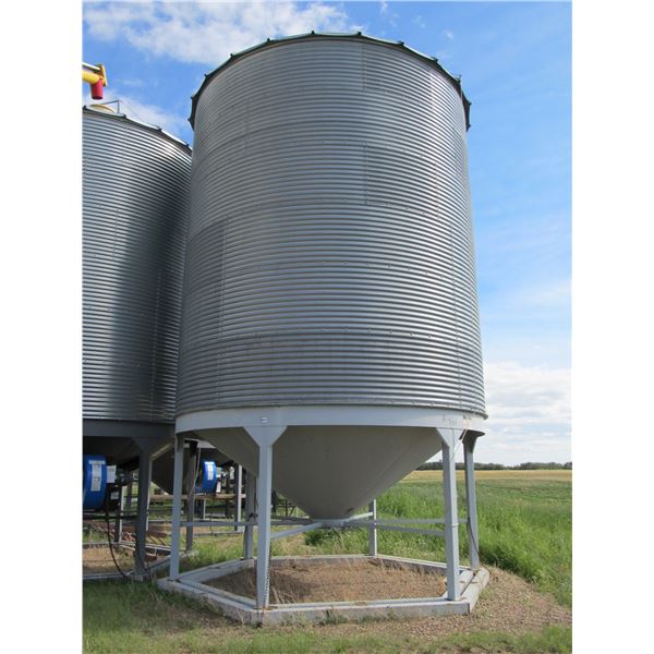 WESTEEL UFA 14' - 6 RING DOUBLE SKID HOPPER BIN